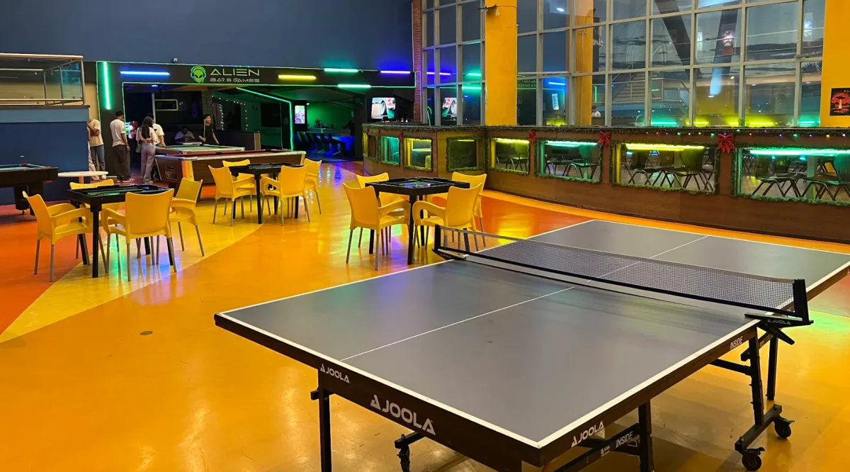Alien Bar & Games