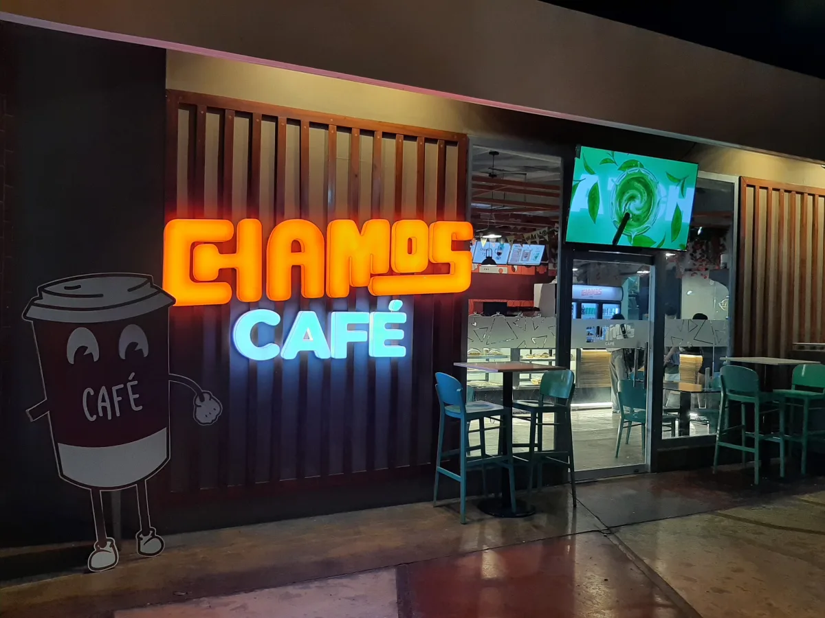 Chamos Café